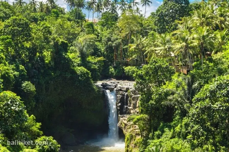 tegenungan waterfall